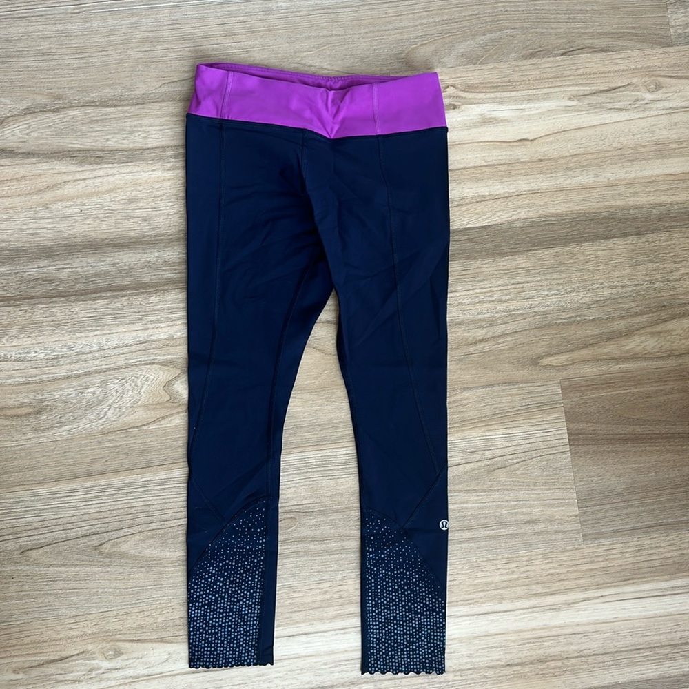 Lululemon Tight Stuff Tight Reflective
Color: Naval Blue / Ultra Violet
Size: 6